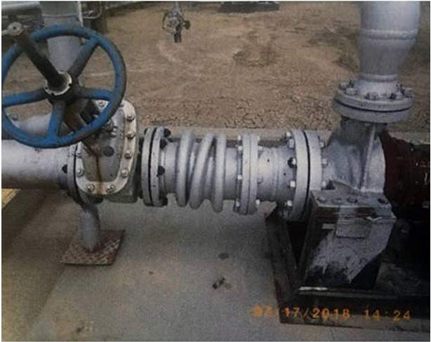 Expansion joint in plane squirm